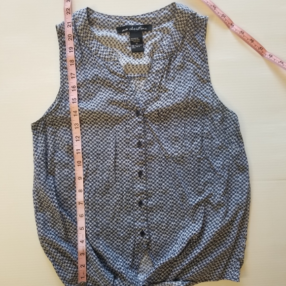 Sleeveless Tie Front Blouse / Tank - Picture 5 of 6